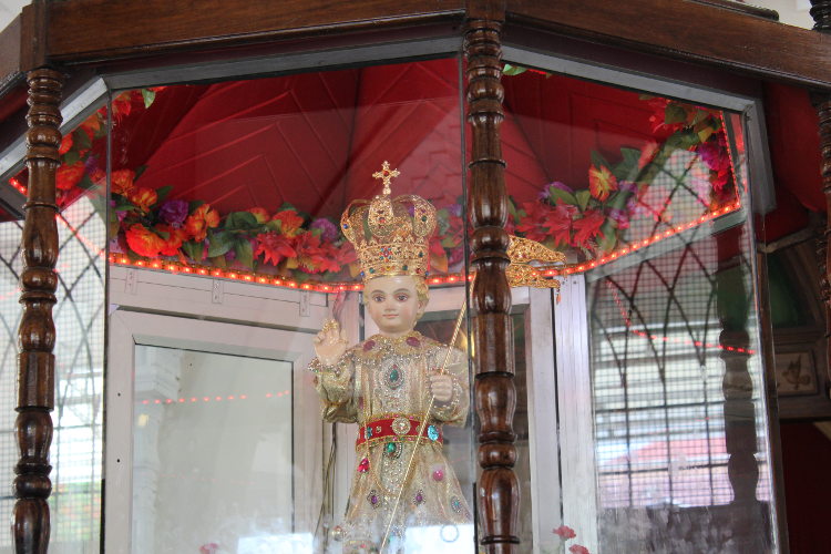 Statue of infant Jesus